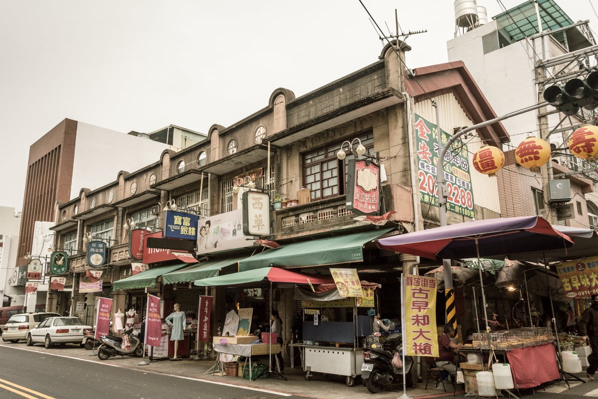 A newer block on Xinhua Old Street