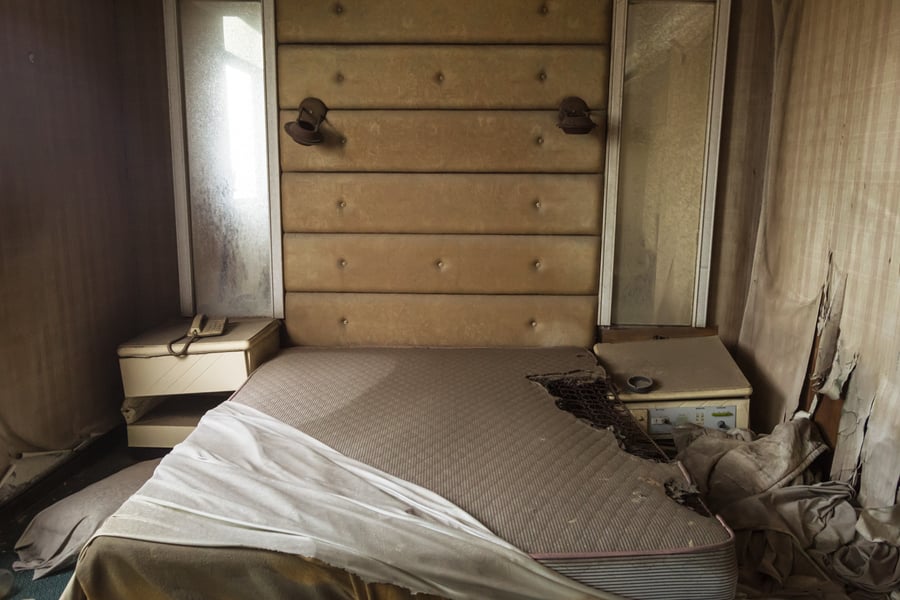 A hotel room near the top of the Qiaoyou building