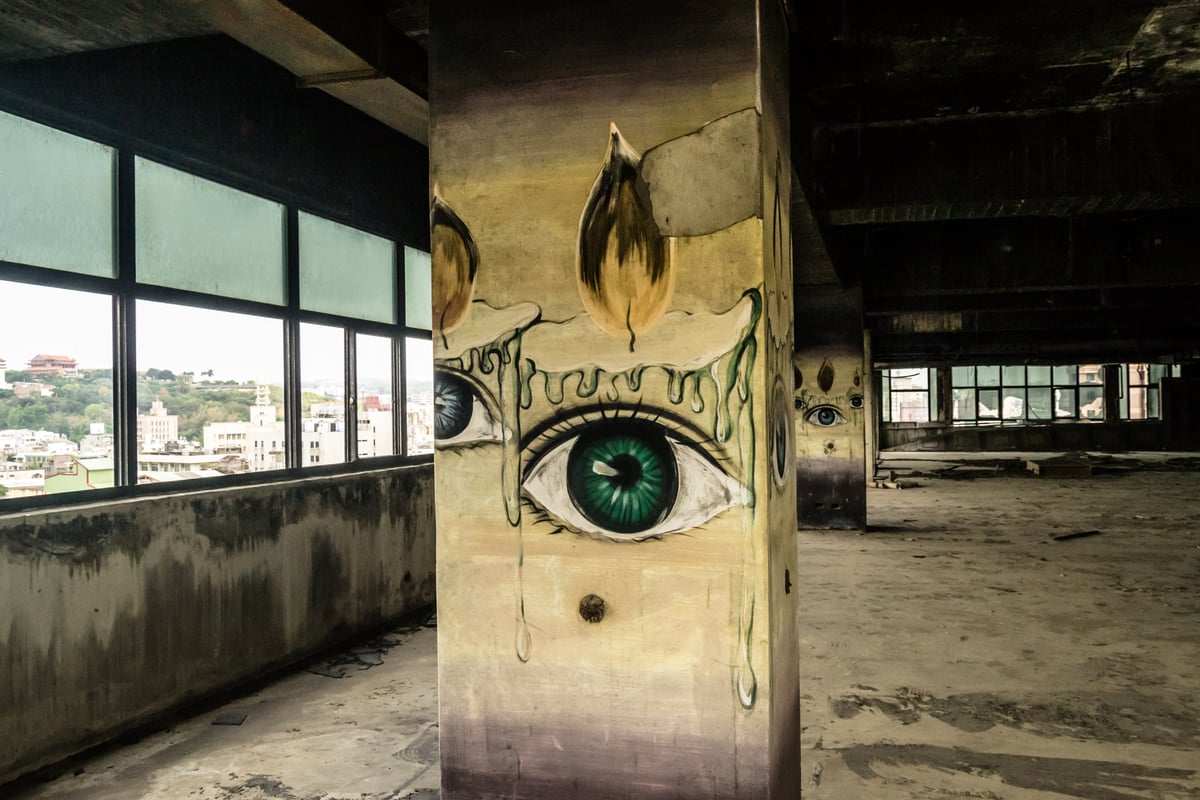 A column of painted eyes