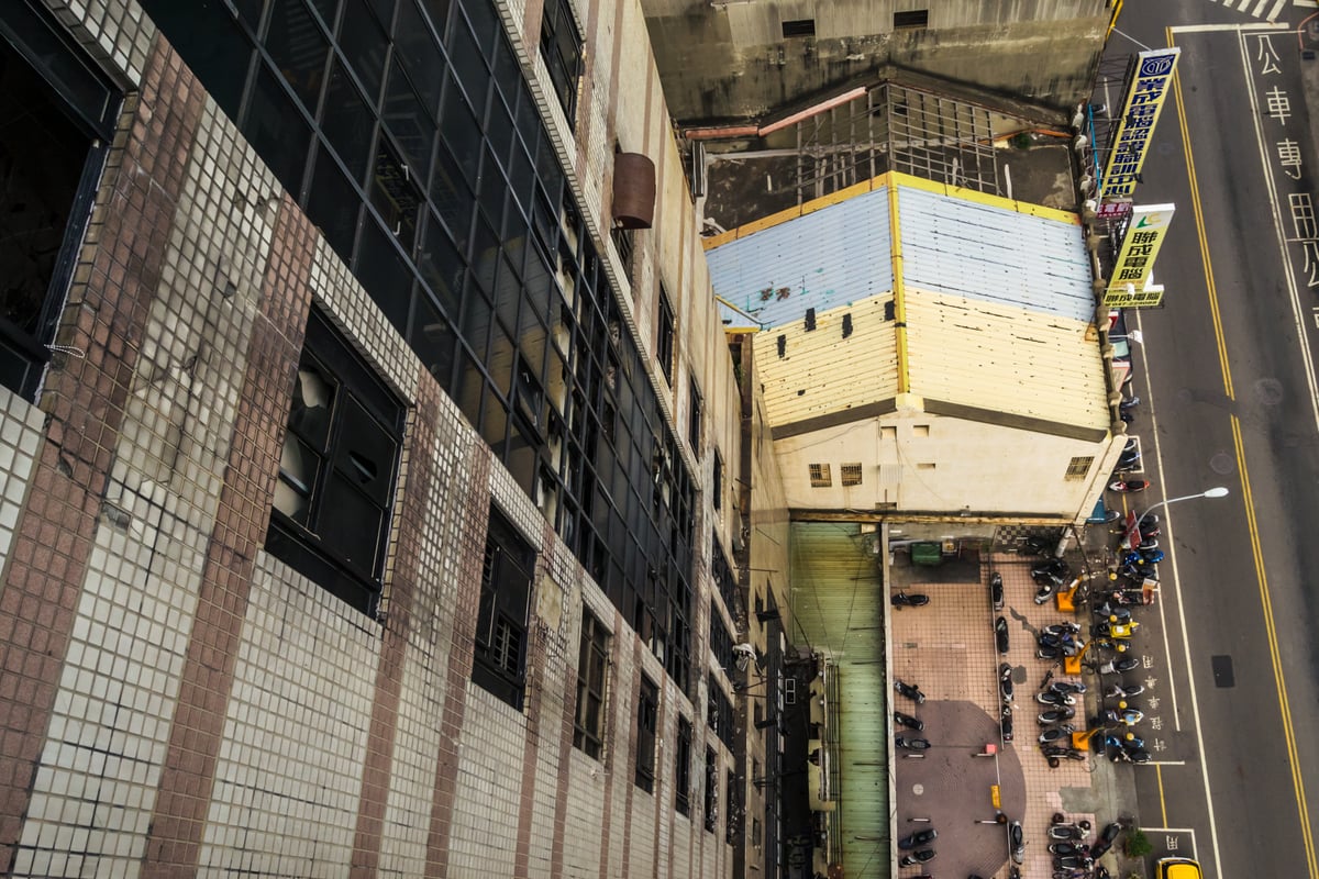 Looking down on the entrance to the Qiaoyou building