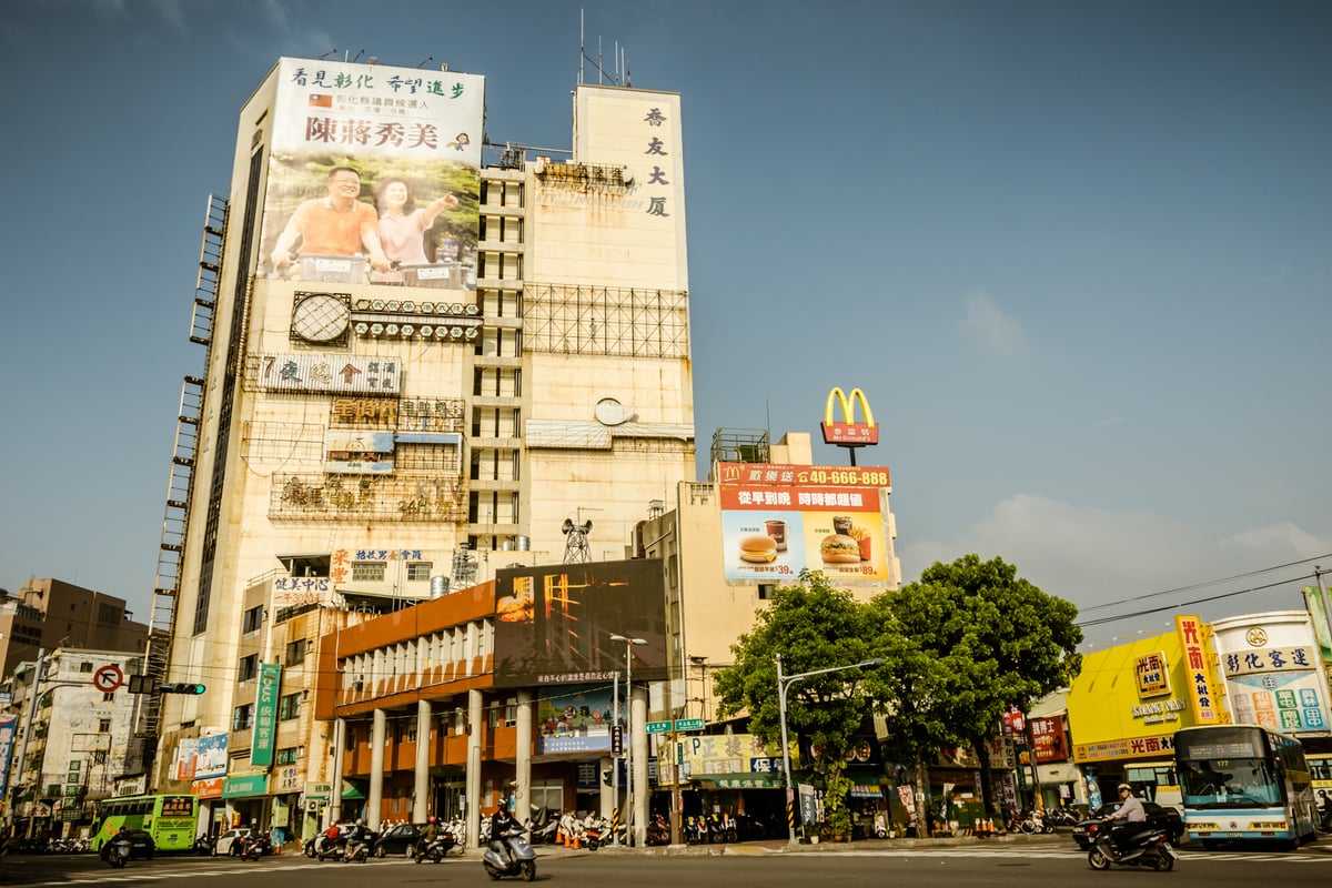 Qiaoyou building from the station front