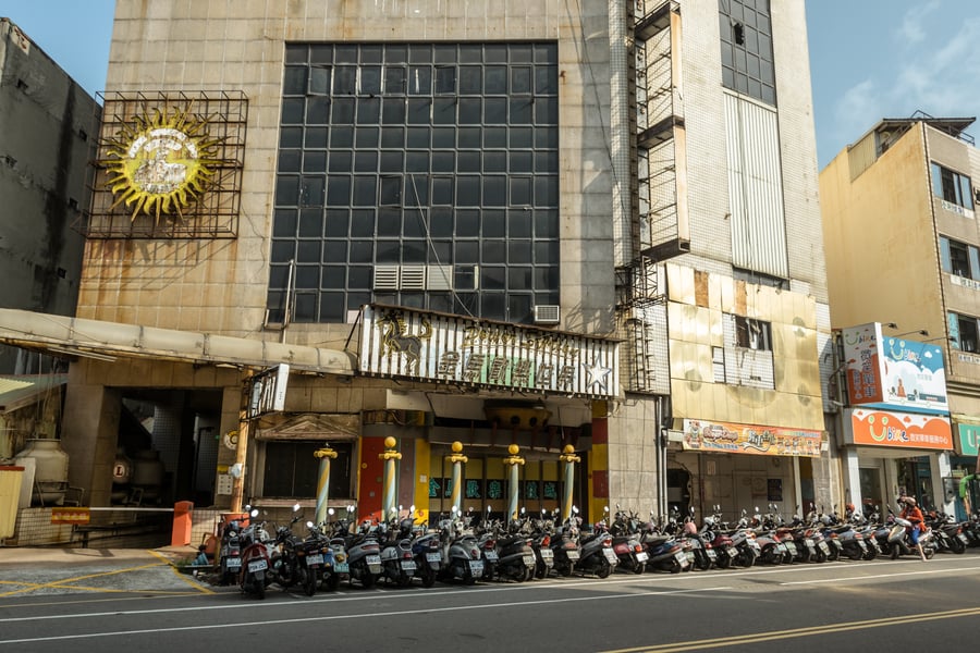 The north side entrances of the Qiaoyou building