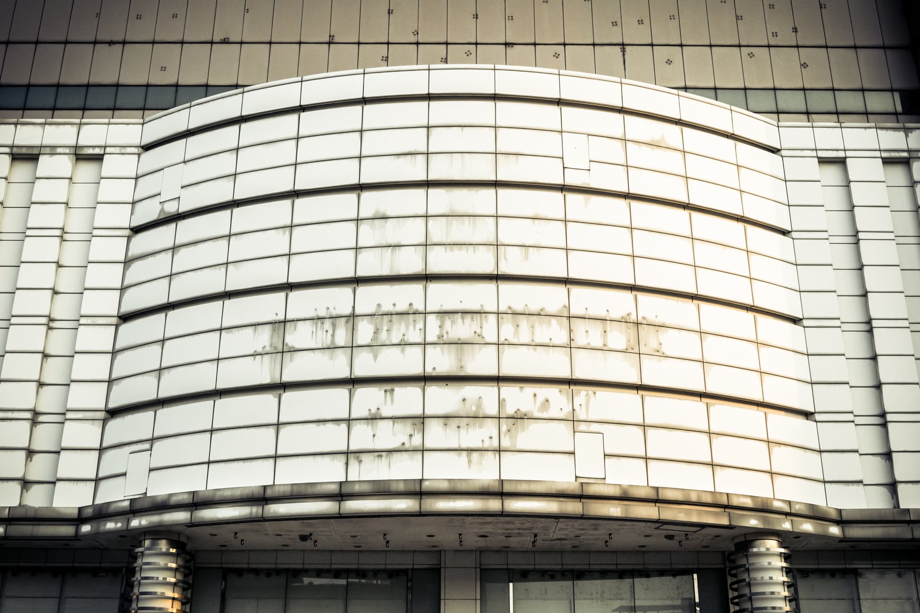 An abandoned department store in Zhongli