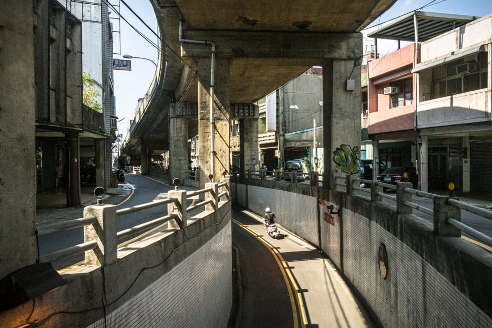 Over and under the railway line in Zhongli