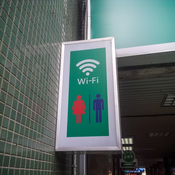 A washroom with wifi in Zhongli