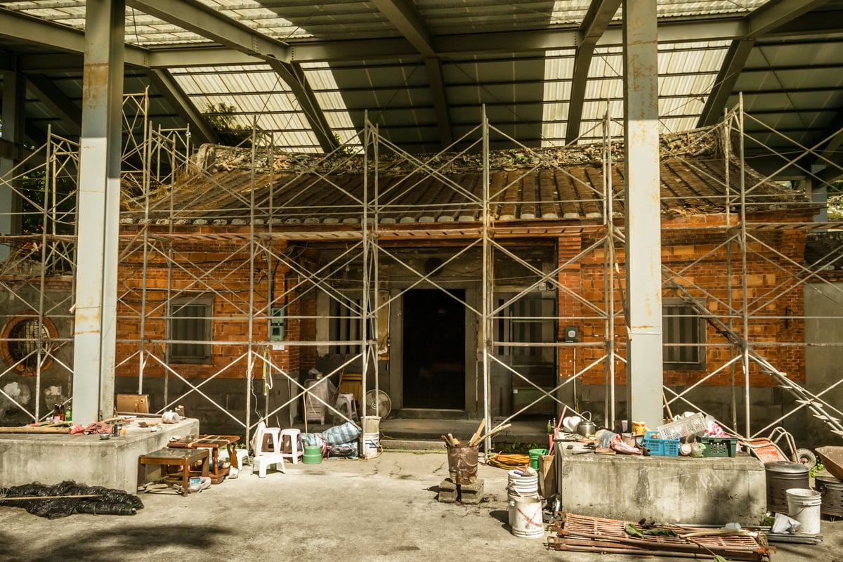 Restoration work at Fanglan Mansion, Taipei