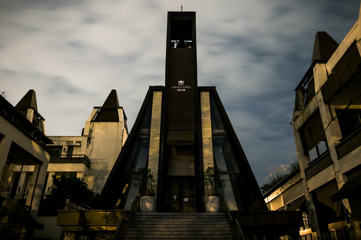 An abandoned wedding chapel in Neihu