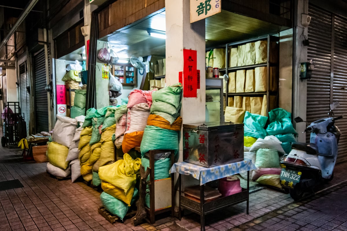 Herbal Wholesaler Inside Yuanlin First Market