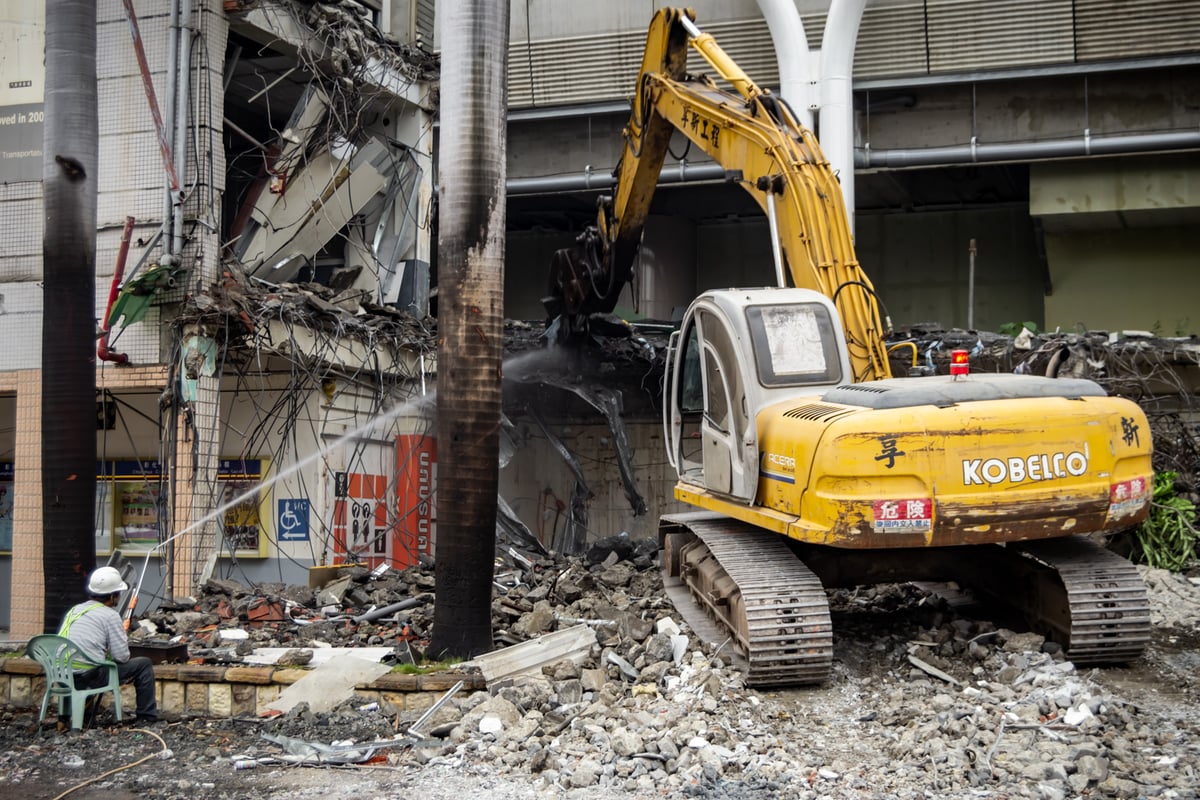 Dismantling the Old Yuanlin Station