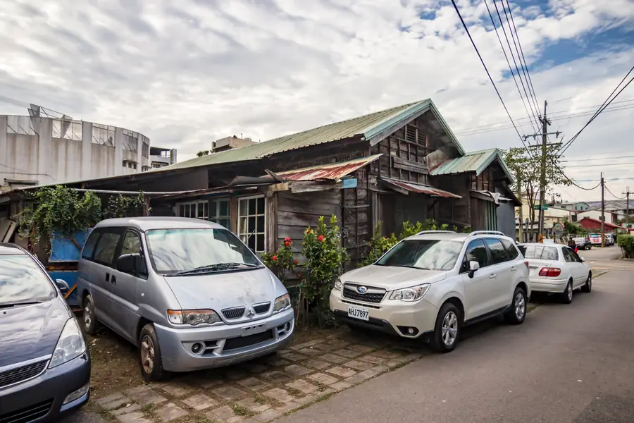 Dongshi Police Dormitories