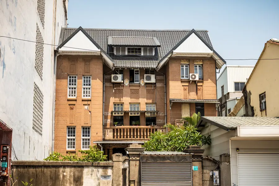 Weng Luo Residence