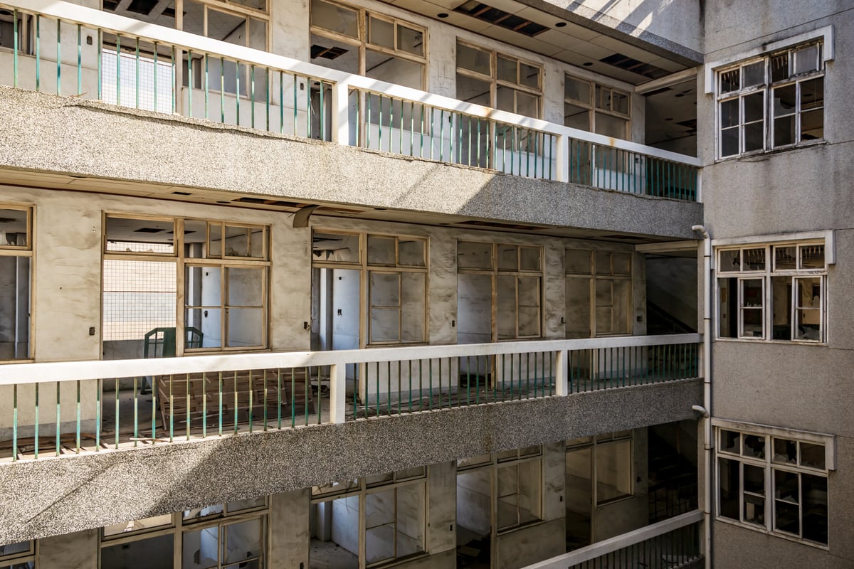 Inside Xinglin General Hospital (杏林綜合醫院)