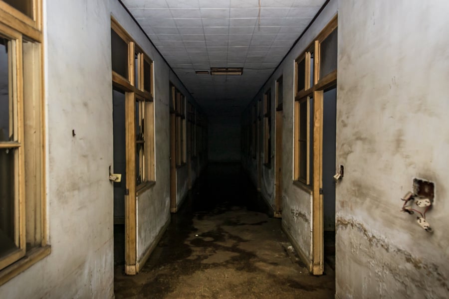 Dark Corridor Inside Xinglin General Hospital (杏林綜合醫院)