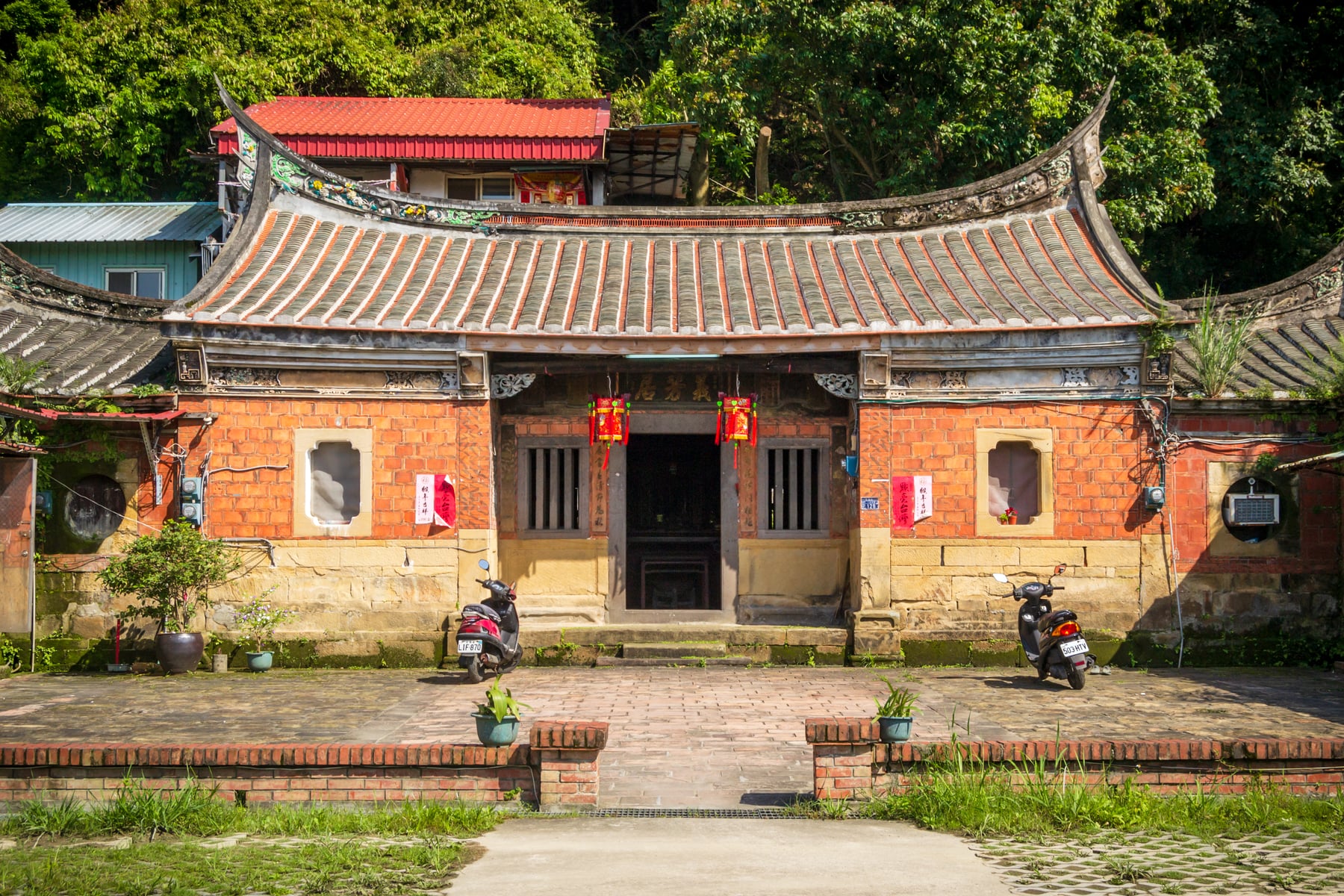 A Closer Look at Yifang Old House (義芳居古厝)