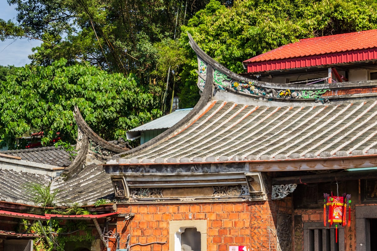 Roofing Detail at Yifang Old House (義芳居古厝)