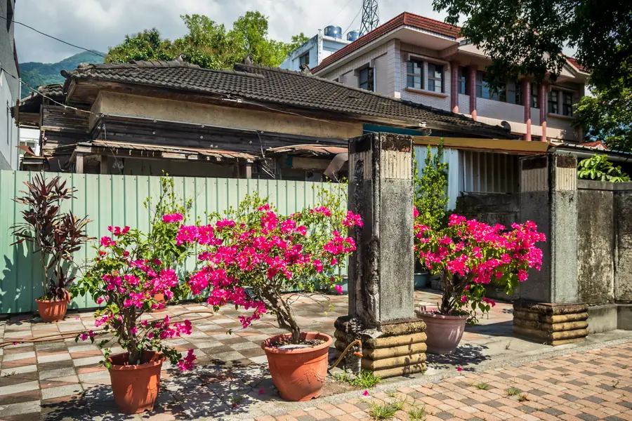 Guanshan Lilong District Office Dormitories