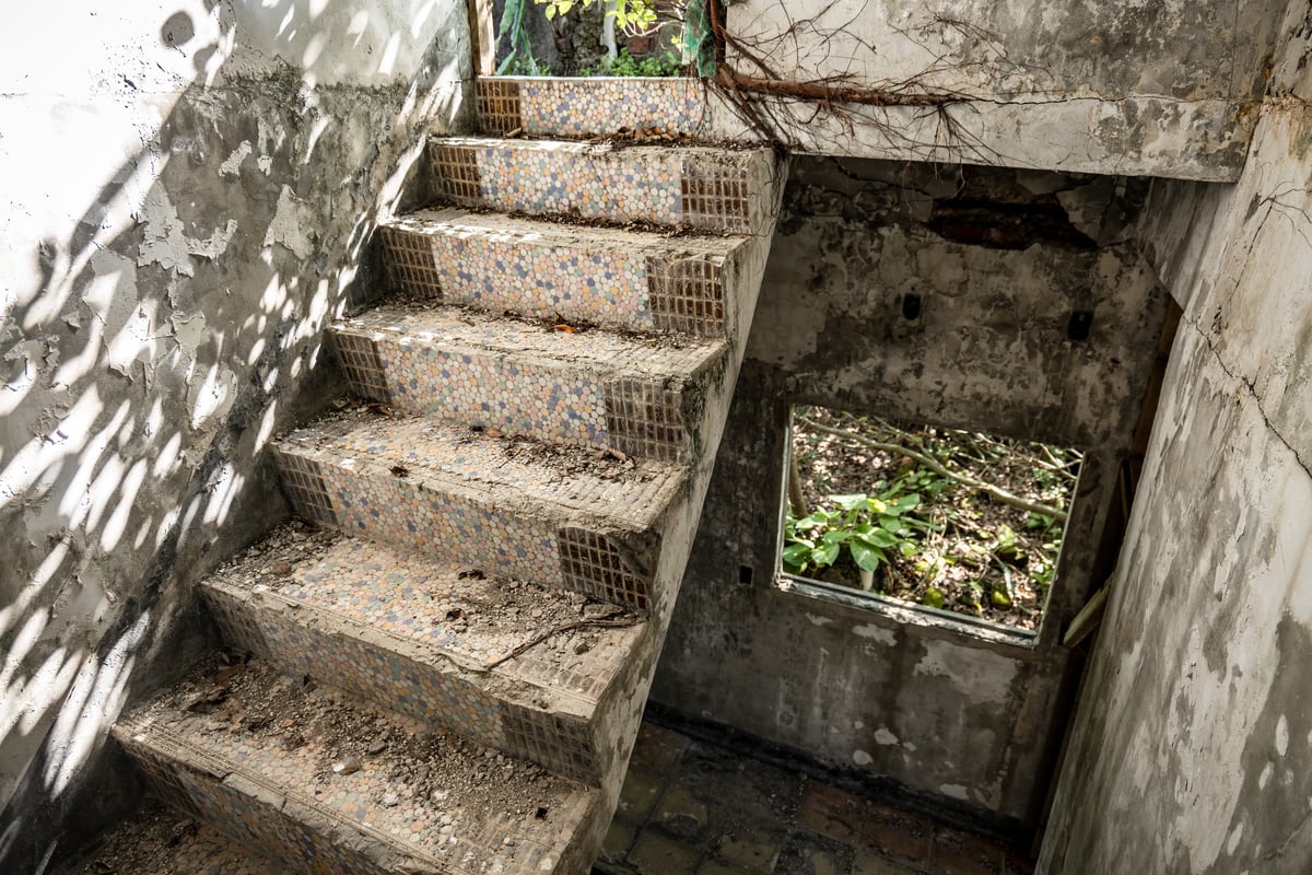Staircase and Shadow Study at Jianguo No. 9 Village (建國九村)