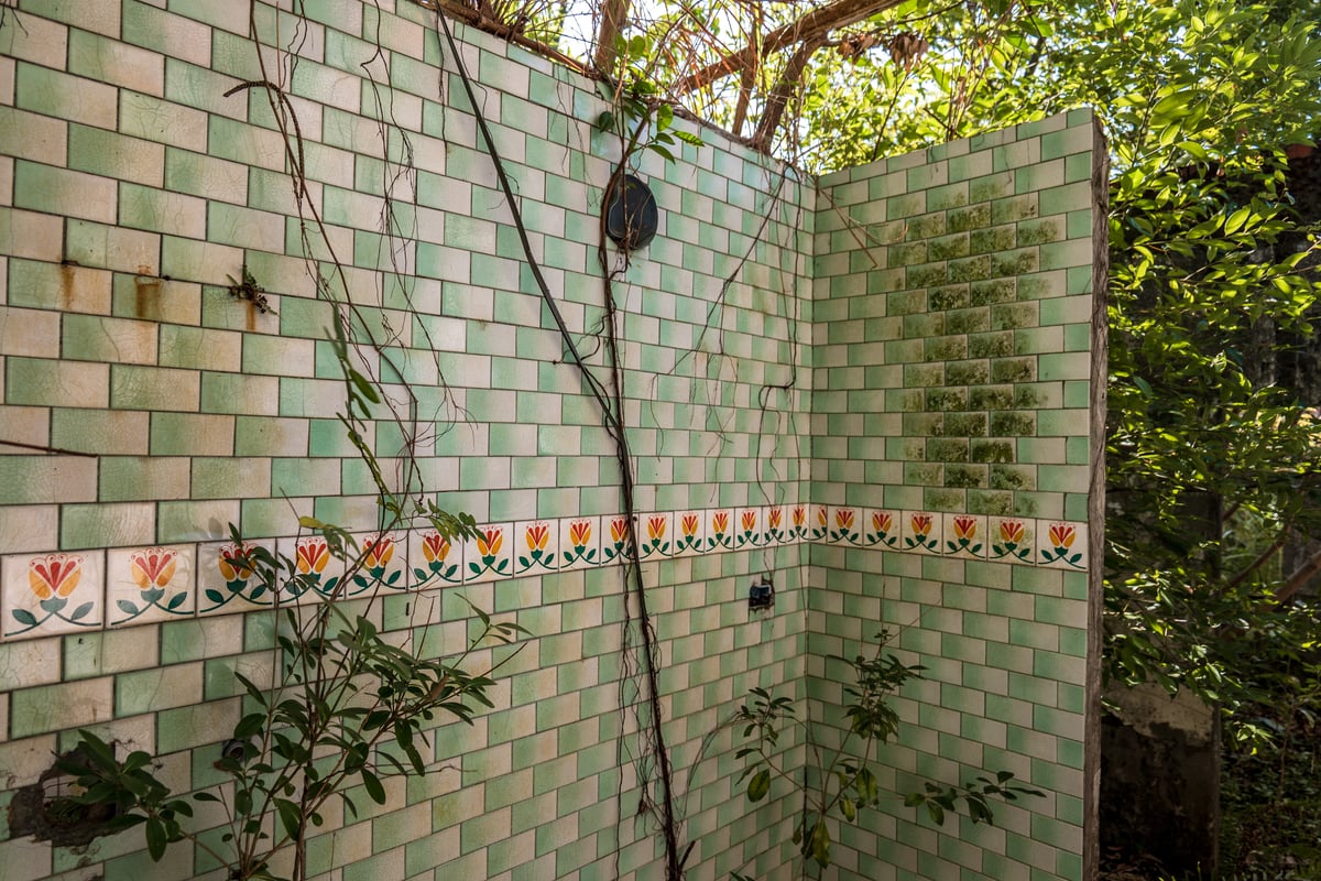 Bathroom Tile Study at Jianguo No. 9 Village (建國九村)