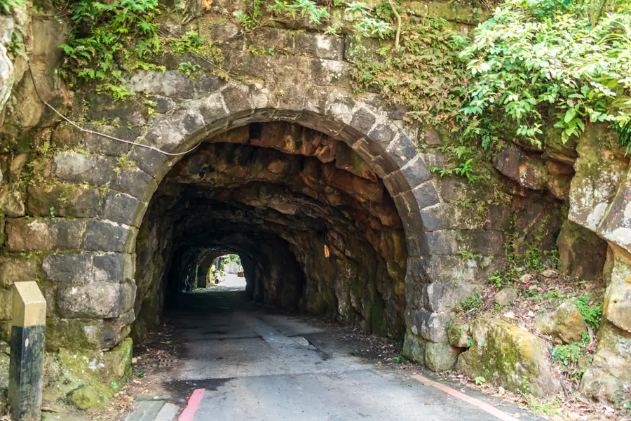 Jiufen Pong Tunnel